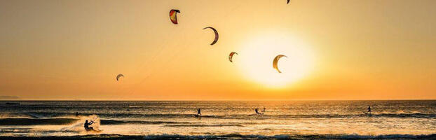 Find your ride. Anywhere the wind takes you. 🌍 COOMPI app home screen showing global search to rent kitesurf, wingfoil and surf gear worldwide. Connect riders, shops and schools.